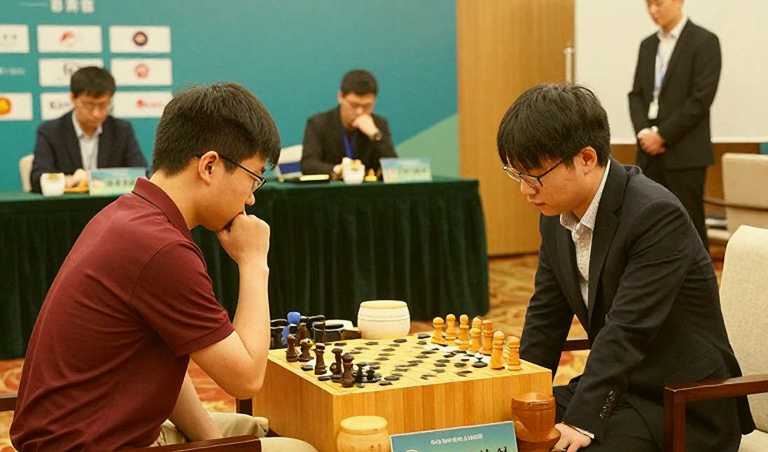Sau 1.d4 d5: Khi Trắng Né Lý Thuyết, Đen Cần Một Kế Hoạch Chứ Không Phải Một Lời Cầu Nguyện