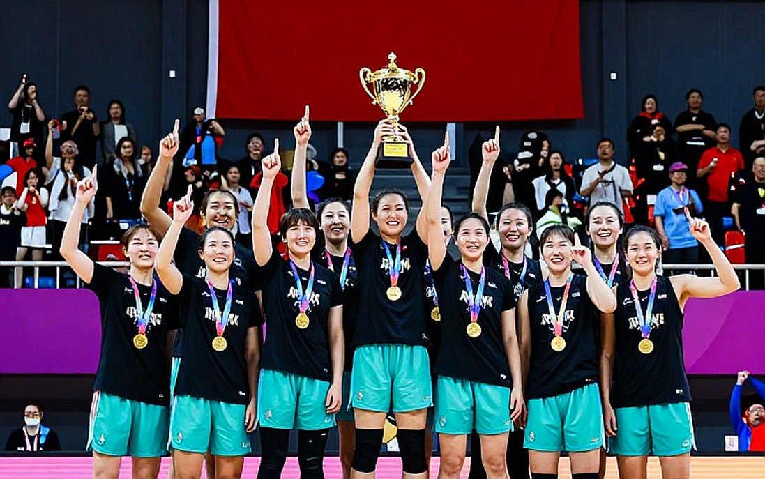 Cầu thủ Persib Bandung qua đời tại Bogor: Cảnh sát vẫn đang điều tra nguyên nhân, dư luận bóng đá Indonesia dậy sóng