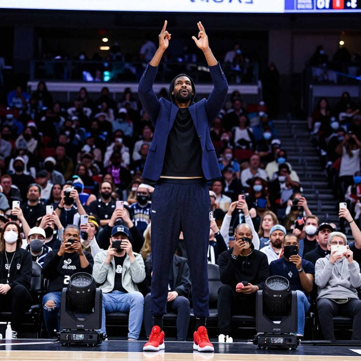 Bản mẫu rỗng: cách một tay săn tin đọc thương vụ NBA trước khi nó có ruột