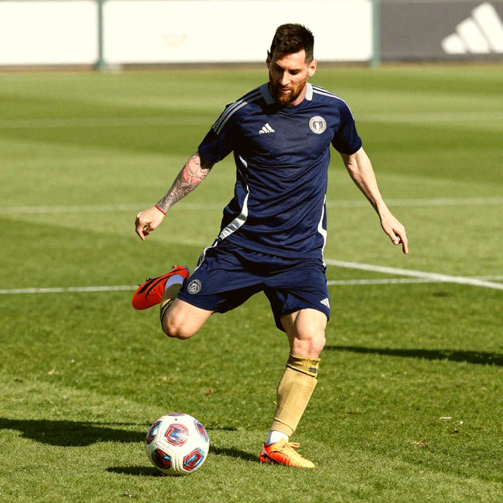 Bondo và bài học 47 ngày: Khi Milan mua vội, bán vội và quy định FIFA trở thành bản án